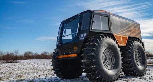 Вездеход Sherp N 1200 - в заснеженном поле